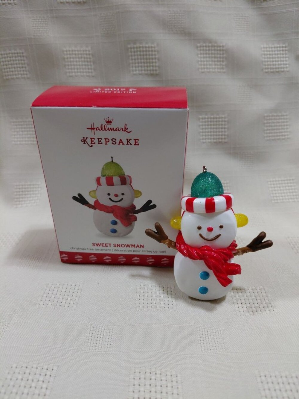 NIB Hallmark Keepsake 2017 Sweet Snowman Christmas Tree Ornament Limited Edition